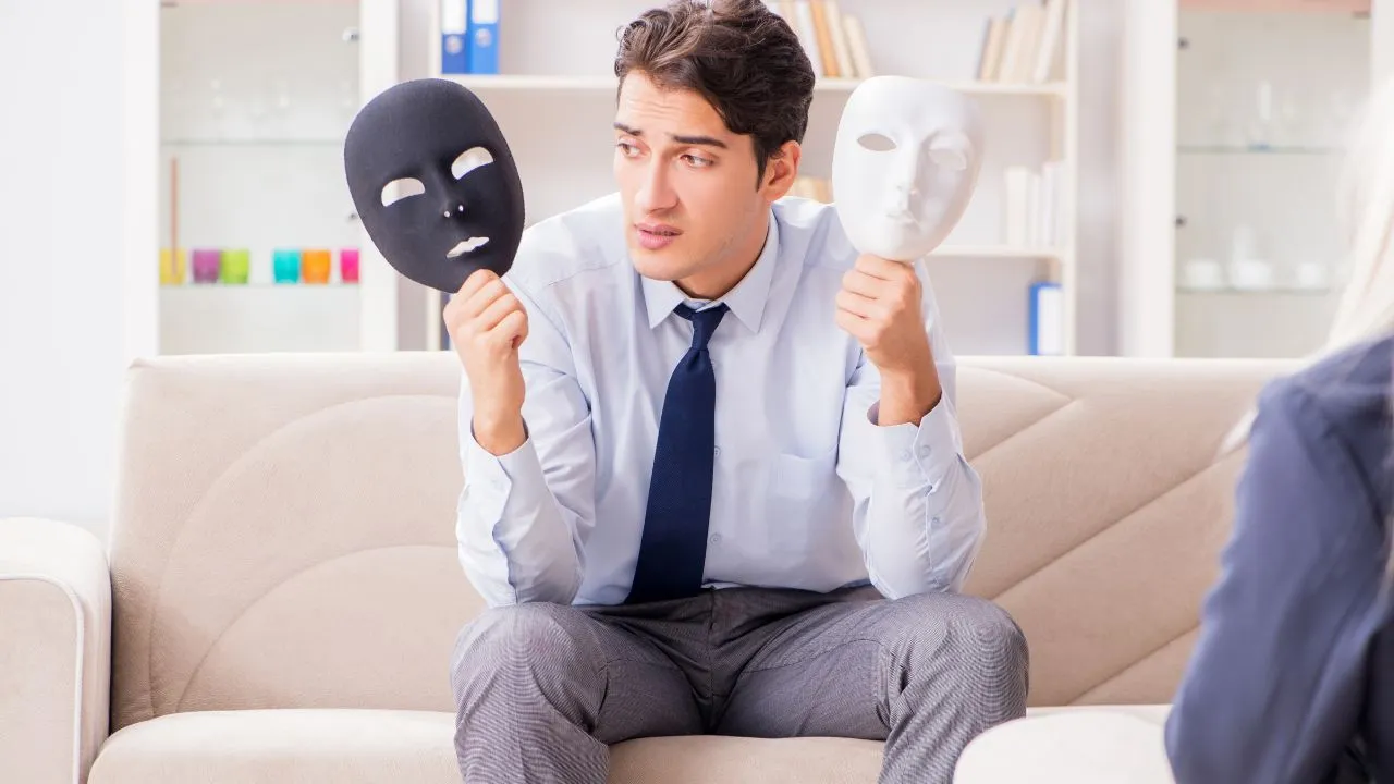 covert narcissist showing his mask in therapy