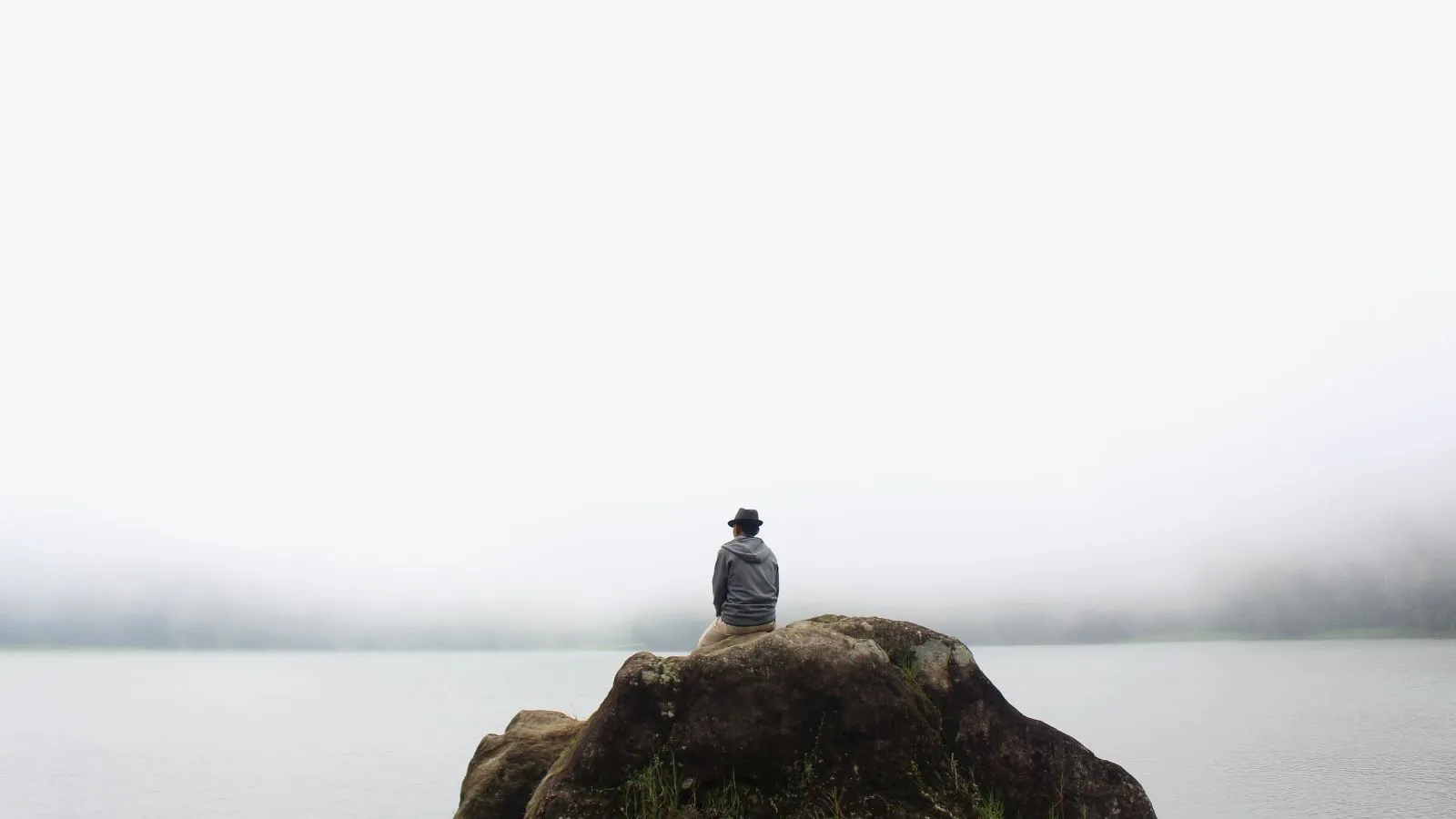 A man by the ocean learning how to stop identifying with your thoughts